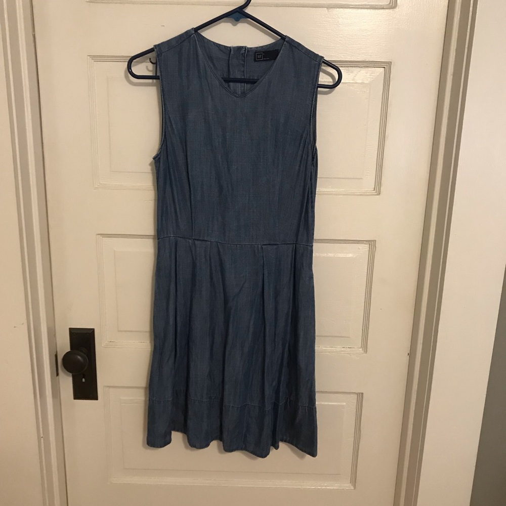 Gap size 0 denim dress. Exposed back zipper